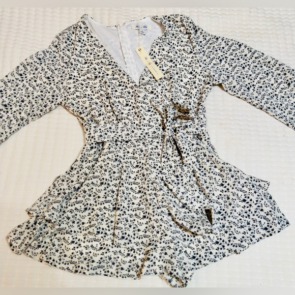 She + Sky White and Navy romper - Picture 1 of 7